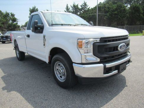 Used 2022 Ford F250 XL w/ Power Equipment Group RWD image 3