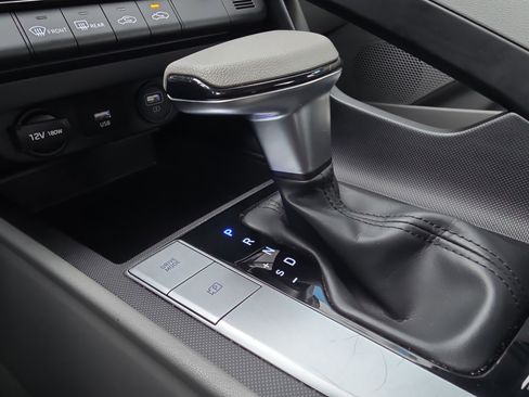 Used 2023 Hyundai Elantra SEL image 28