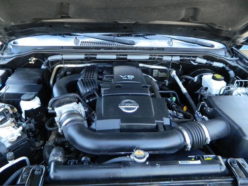 Used 2012 Nissan Frontier SV image 23