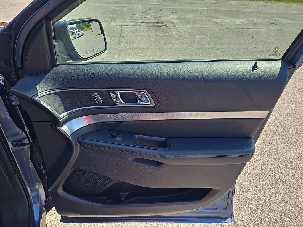 Used 2019 Ford Explorer XLT FWD image 22