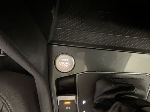 Used 2020 Volkswagen Tiguan SEL image 25