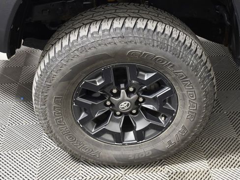 Used 2019 Toyota Tacoma TRD Off-Road AWD/4WD image 11