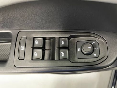 Used 2024 Volkswagen Taos SE w/ Panoramic Sunroof Package AWD/4WD image 35