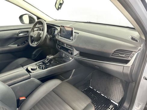 Used 2025 Nissan Rogue SV AWD/4WD image 28