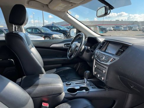Used 2018 Nissan Pathfinder SL w/ Cargo Package AWD/4WD image 2