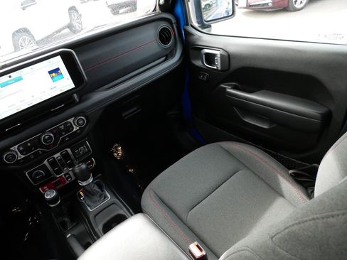 Used 2024 Jeep Wrangler Unlimited Rubicon w/ Technology Group image 11