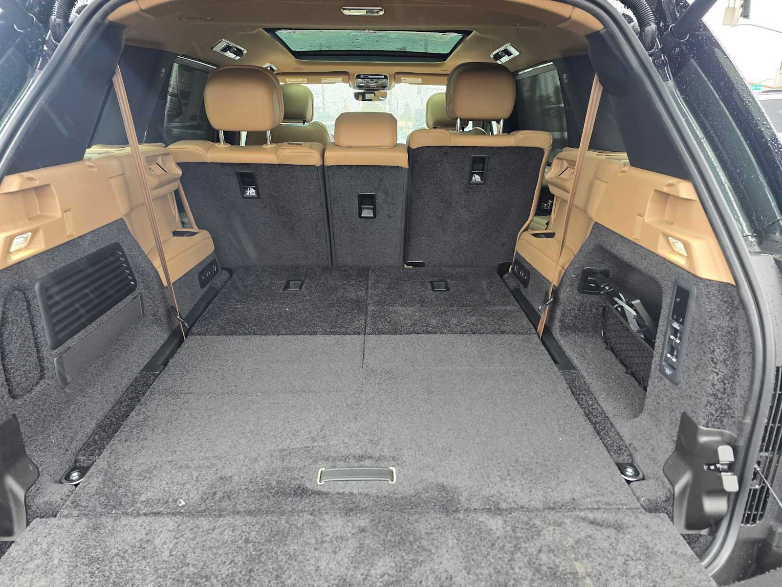 New 2026 Land Rover Range Rover Long Wheelbase SE AWD/4WD image 17