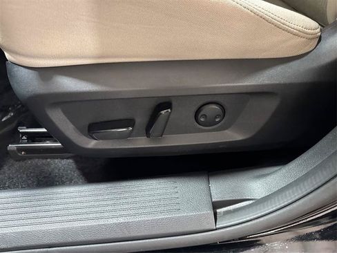 Used 2025 Nissan Rogue SV FWD image 19