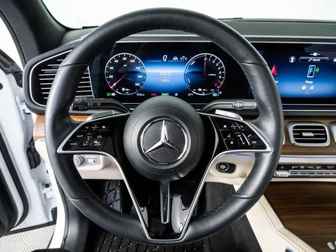 Used 2025 Mercedes-Benz GLE 450e 4MATIC image 9