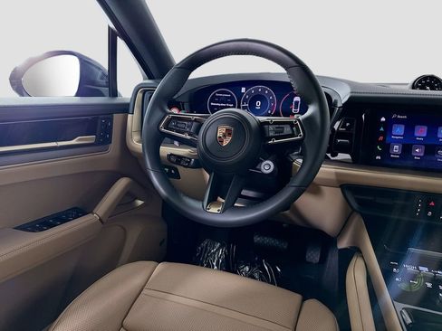 Used 2026 Porsche Cayenne image 25