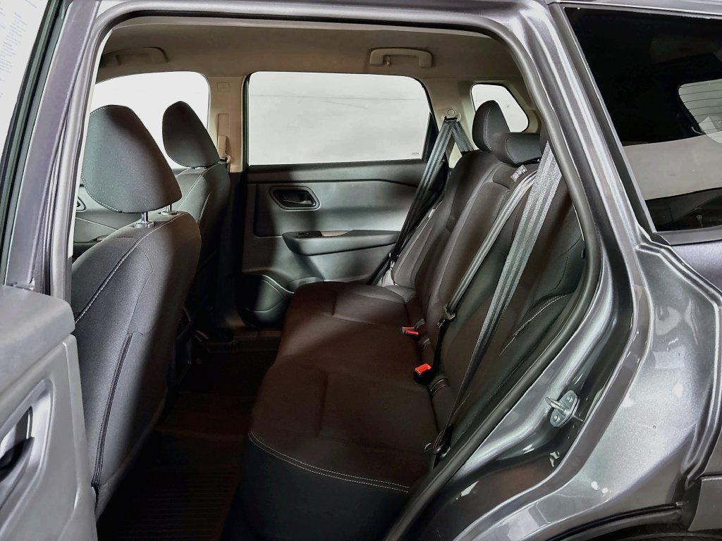 Used 2025 Nissan Rogue S AWD/4WD image 19