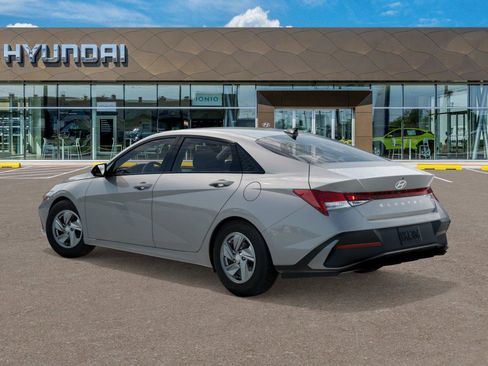 New 2026 Hyundai Elantra SE FWD image 5