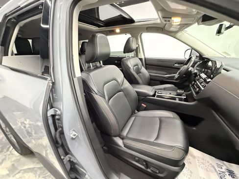 Used 2023 Nissan Pathfinder SL AWD/4WD image 21