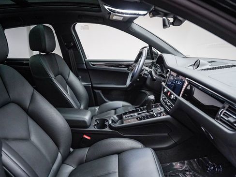 Certified 2026 Porsche Macan AWD/4WD image 21