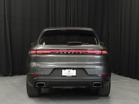 Certified 2025 Porsche Cayenne AWD/4WD image 4
