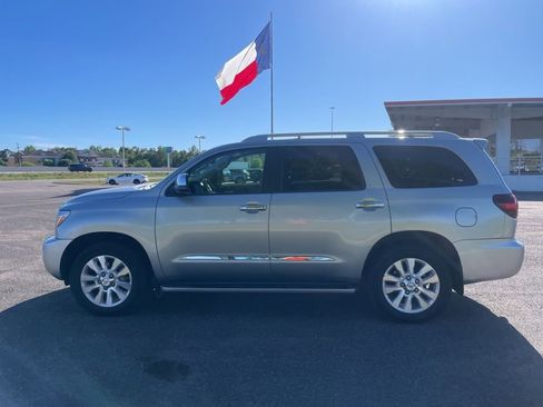 Used 2020 Toyota Sequoia Platinum AWD/4WD image 4
