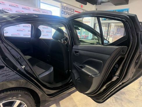 Used 2025 Nissan Versa SV image 32