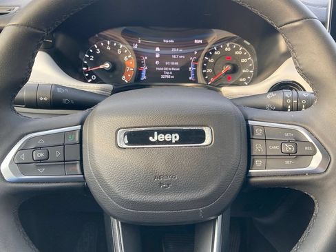 Used 2025 Jeep Compass Limited AWD/4WD image 17