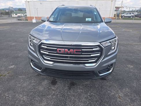Used 2024 GMC Terrain SLT w/ Tech Package FWD image 3