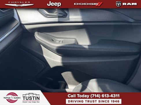 Used 2025 Jeep Grand Cherokee L Laredo w/ Luxury Tech Group I AWD/4WD image 21