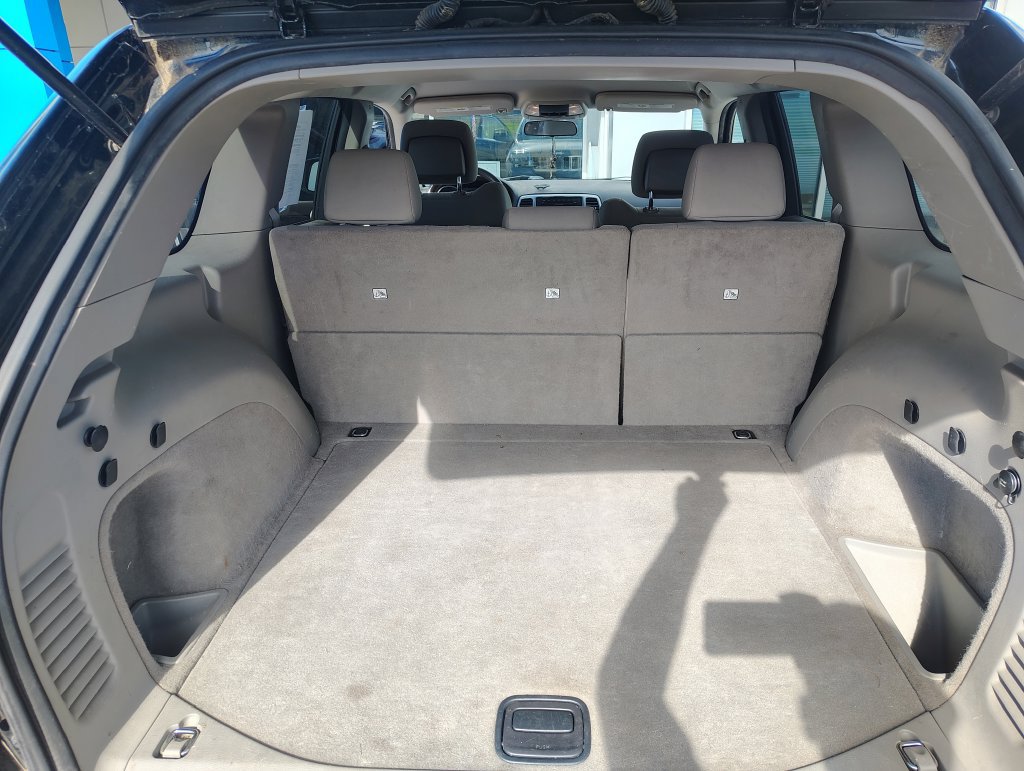 Used 2012 Jeep Grand Cherokee Laredo w/ Laredo E Group AWD/4WD image 17