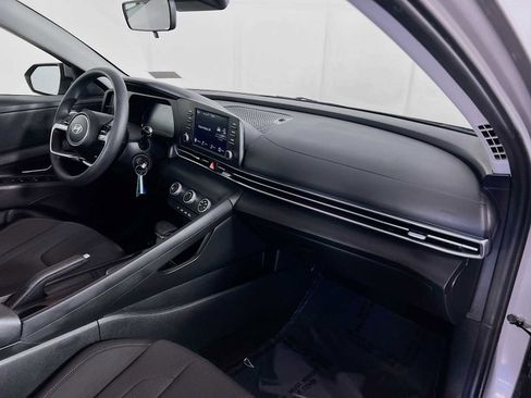 Certified 2025 Hyundai Elantra SE FWD image 27