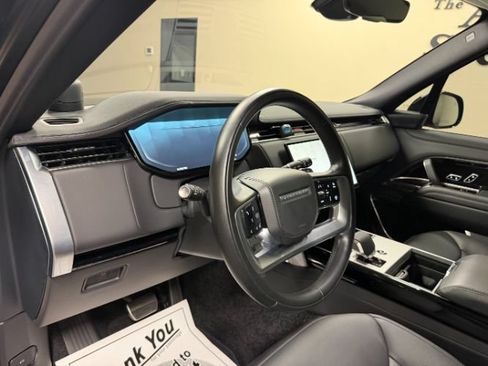 Used 2025 Land Rover Range Rover SE AWD/4WD image 13