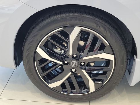 New 2025 Nissan Versa SR w/ Trunk Package image 6