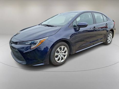 Used 2024 Toyota Corolla LE FWD image 5