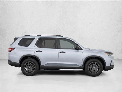 Used 2025 Honda Pilot TrailSport image 8
