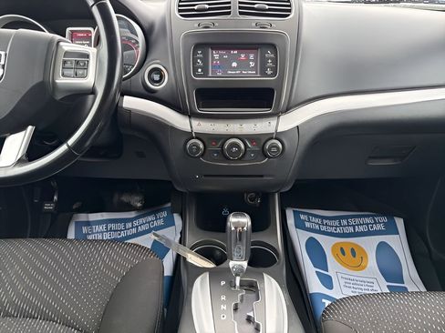 Used 2020 Dodge Journey SE w/ SE Popular Equipment Group image 16