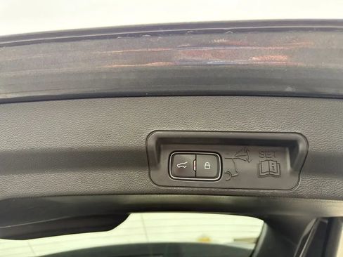 Used 2020 Ford Explorer XLT w/ Equipment Group 202A AWD/4WD image 11