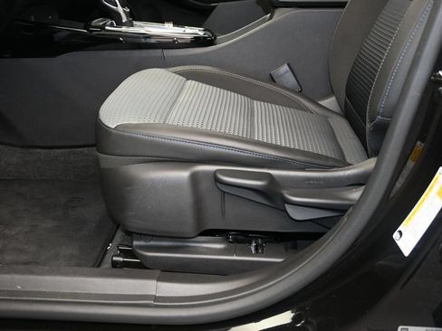 Certified 2025 Chevrolet Trax LT w/ LT Convenience Package FWD image 21