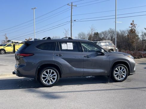 Used 2023 Toyota Highlander Limited image 9