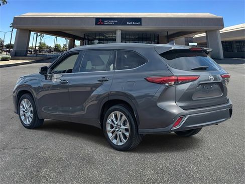 Used 2021 Toyota Highlander Limited image 4
