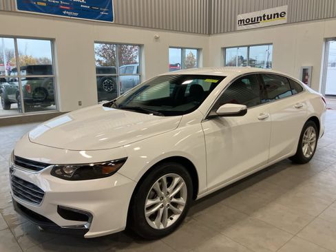 Used 2018 Chevrolet Malibu LT image 1
