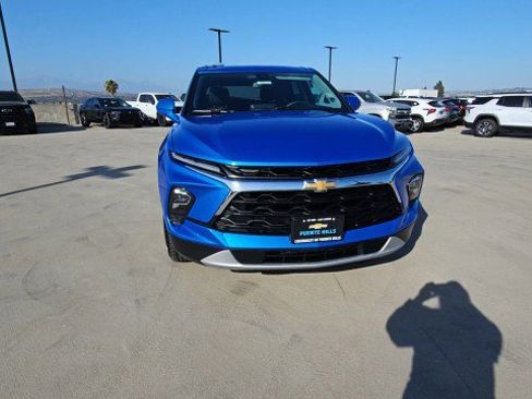 Used 2025 Chevrolet Blazer LT FWD image 3