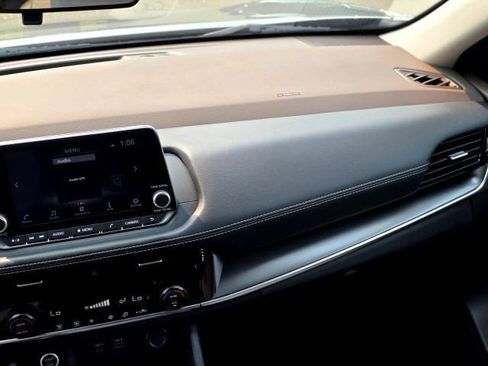 Used 2023 Nissan Rogue SV FWD image 25