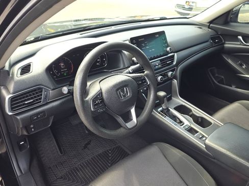 Used 2018 Honda Accord LX image 11