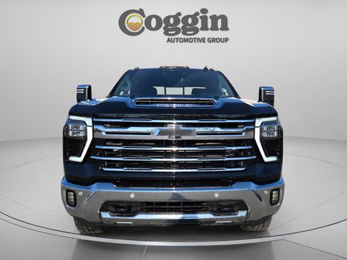 Used 2024 Chevrolet Silverado 2500 LTZ w/ LTZ Premium Package image 9
