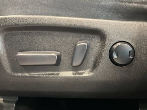 Used 2018 Toyota Highlander AWD V6 image 11