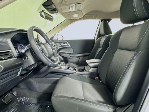 Used 2024 Mitsubishi Outlander ES AWD/4WD image 11