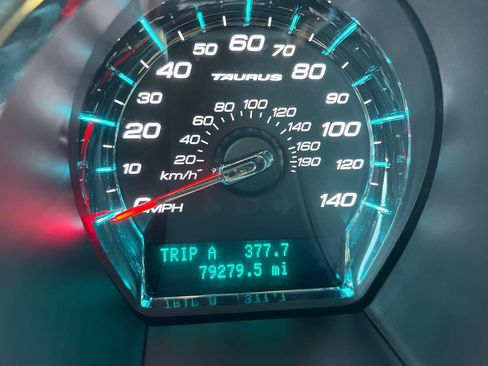 Used 2010 Ford Taurus SEL FWD image 22