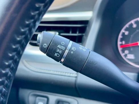 Used 2019 GMC Acadia SLE FWD image 26