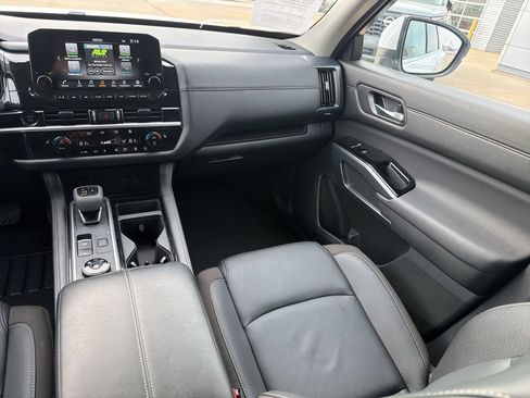 Used 2025 Nissan Pathfinder SL AWD/4WD image 20