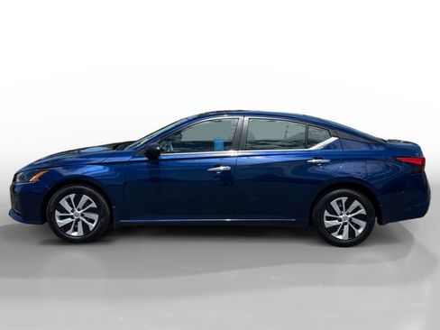 Used 2024 Nissan Altima 2.5 S FWD image 2
