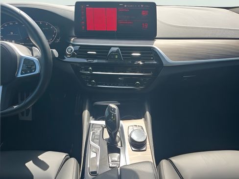 Used 2021 BMW M550i xDrive w/ Dynamic Handling Package AWD/4WD image 24
