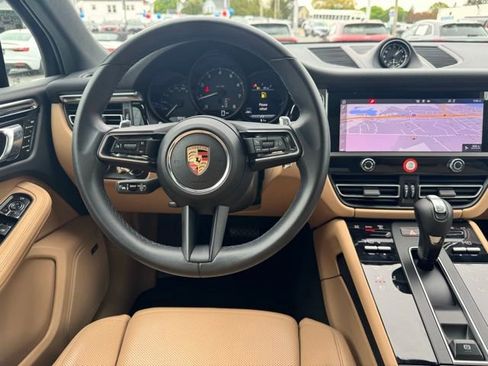 Used 2025 Porsche Macan AWD/4WD image 22