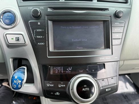 Used 2013 Toyota Prius V Five image 25