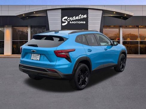 Used 2025 Chevrolet Trax ACTIV w/ Sunroof Package image 5